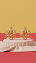 Aretes retro dorados esculturales